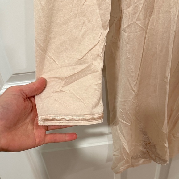 Hanro Long Sleeve Nightgown-Light Pink - Picture 4 of 11